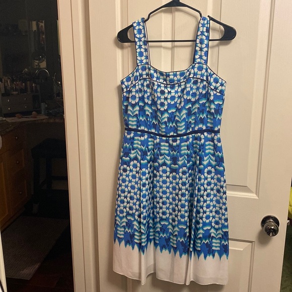 Adrianna Papell Dresses & Skirts - Beautiful dress perfect for the summer